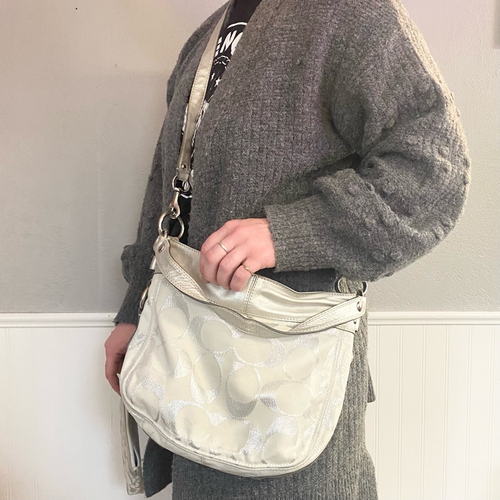 Guess Satchel Signature Canvas